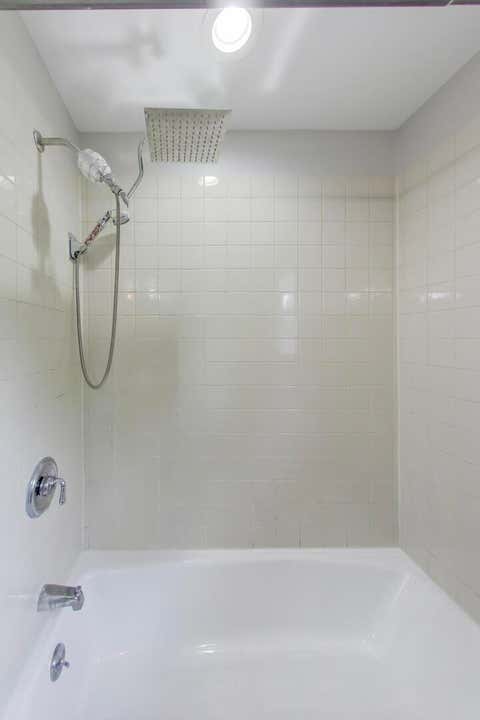 Tiny photo for 2401 E Thornwood Drive, Lindenhurst, IL 60046 (MLS # 12684703)