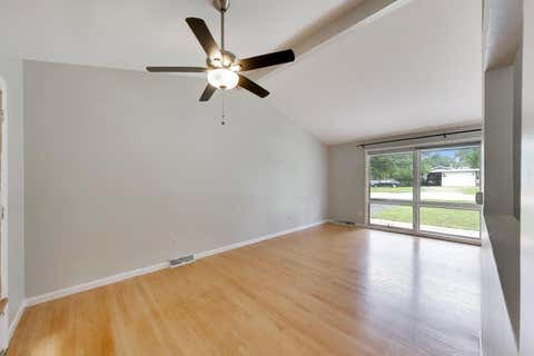 Tiny photo for 2401 E Thornwood Drive, Lindenhurst, IL 60046 (MLS # 12684703)