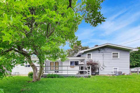 Tiny photo for 2401 E Thornwood Drive, Lindenhurst, IL 60046 (MLS # 12684703)