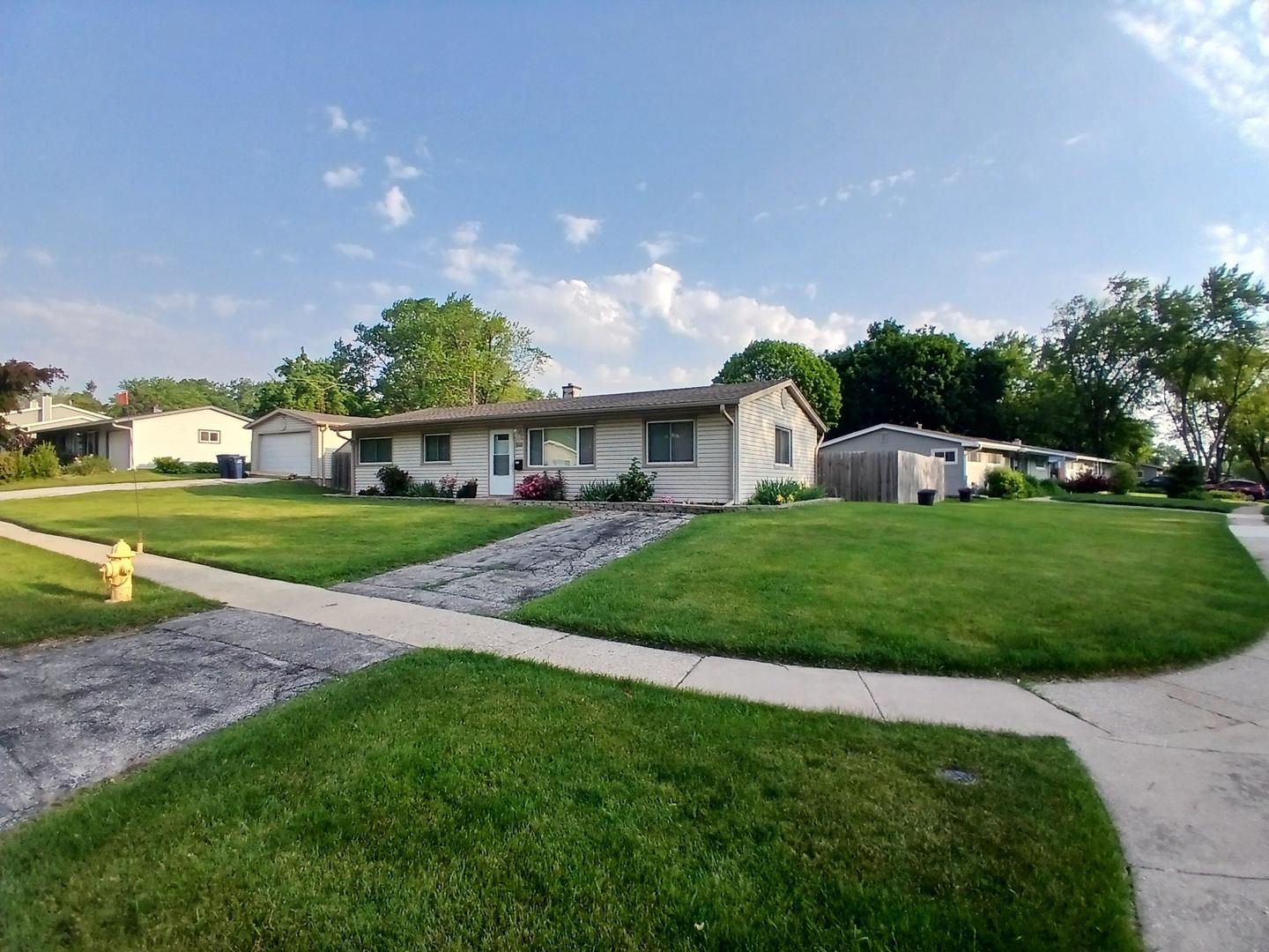 18468 W Meadow Lane