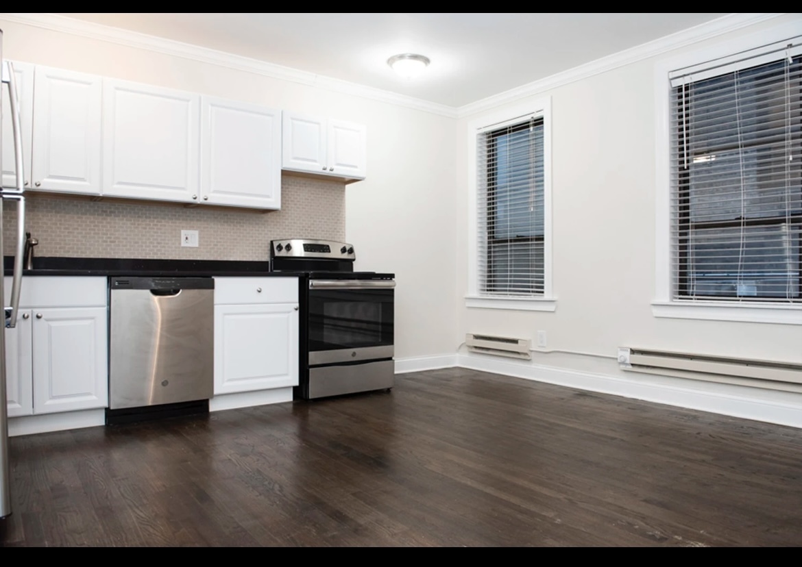 3345 N Marshfield Avenue 209