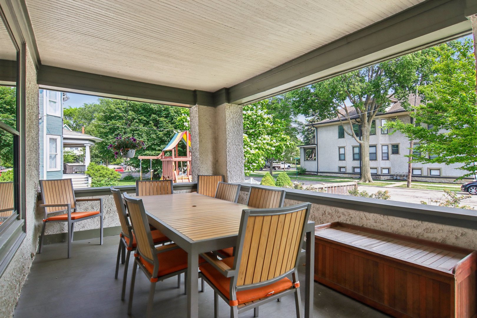 412 Pleasant Street