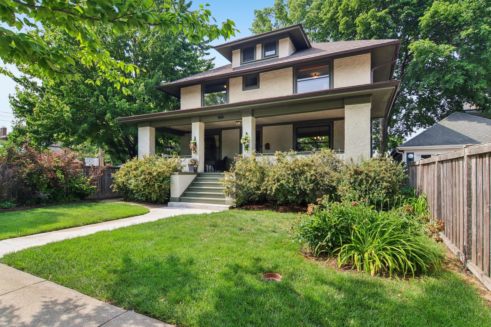 412 Pleasant Street