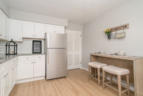 Tiny photo for 38 S Kensington Avenue #06, La Grange, IL 60525 (MLS # 12427789)