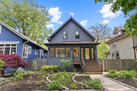 Photo of 2125 W Greenleaf Avenue, Chicago, IL 60645 (MLS # 12639850)