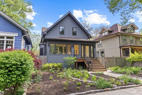 Photo of 2125 W Greenleaf Avenue, Chicago, IL 60645 (MLS # 12639850)