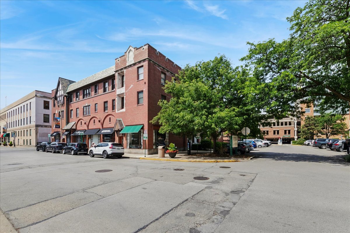 1103 Holly Court 206