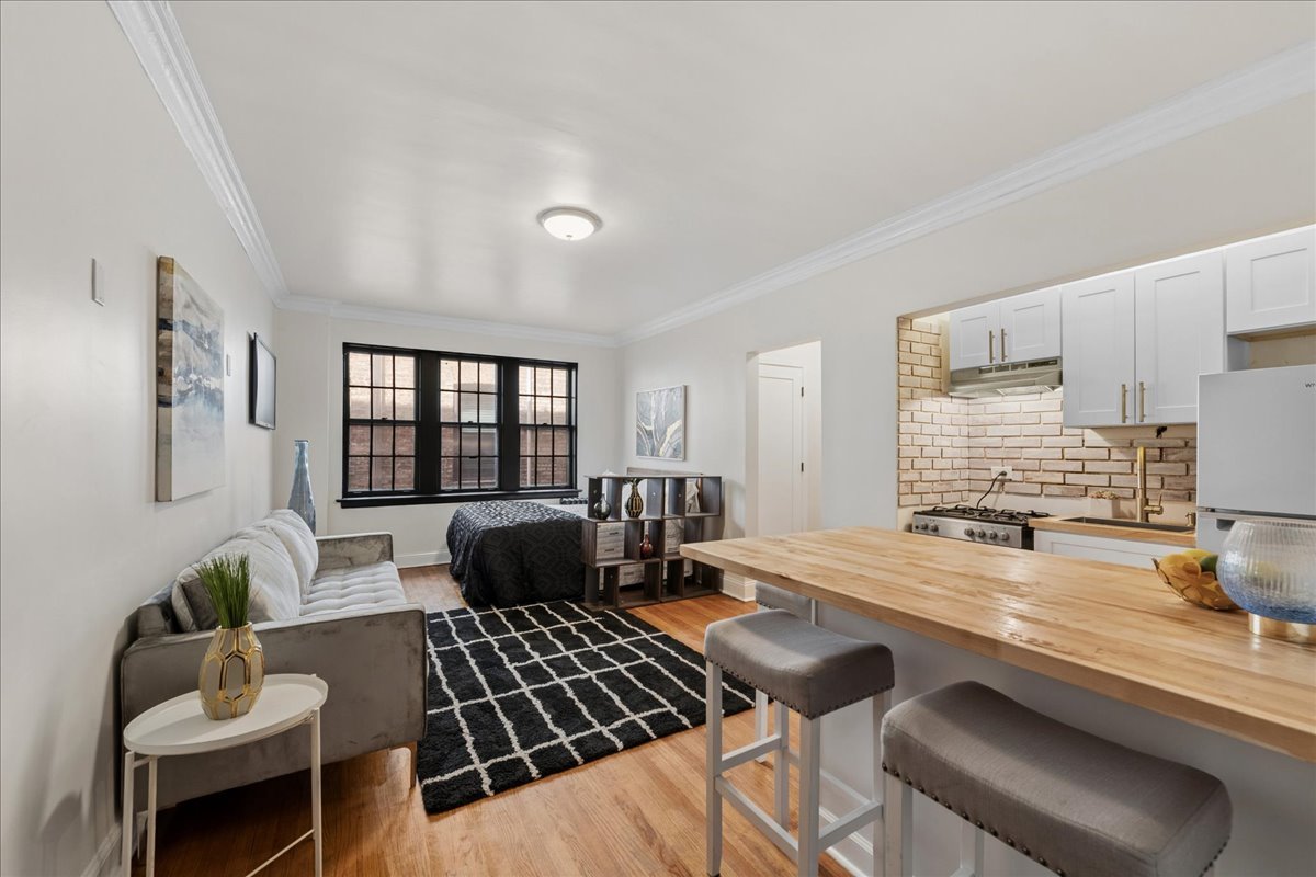 1103 Holly Court 206