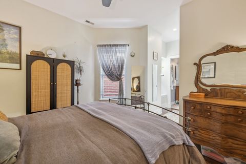 Tiny photo for 1441 W Cuyler Avenue #2E, Chicago, IL 60613 (MLS # 12466750)