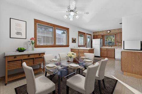 Tiny photo for 1187 S Ridge Avenue, Arlington Heights, IL 60005 (MLS # 12506392)