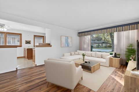 Tiny photo for 1187 S Ridge Avenue, Arlington Heights, IL 60005 (MLS # 12506392)