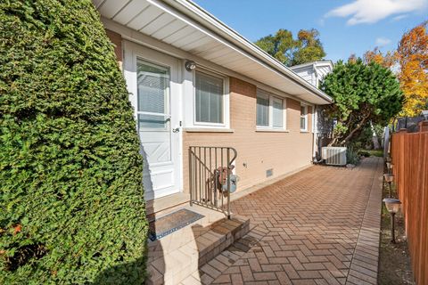 Tiny photo for 1187 S Ridge Avenue, Arlington Heights, IL 60005 (MLS # 12506392)