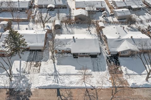 Tiny photo for 241 Pleasant Drive, Elk Grove Village, IL 60007 (MLS # 12555478)