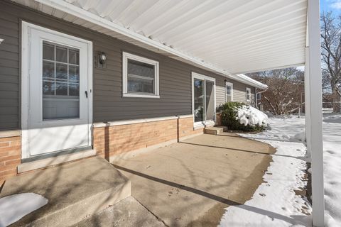 Tiny photo for 241 Pleasant Drive, Elk Grove Village, IL 60007 (MLS # 12555478)
