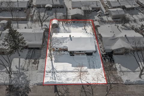 Tiny photo for 241 Pleasant Drive, Elk Grove Village, IL 60007 (MLS # 12555478)