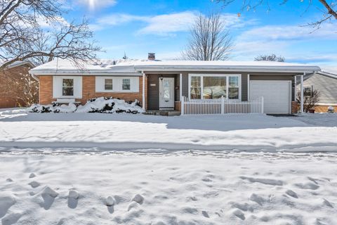 Photo of 241 Pleasant Drive, Elk Grove Village, IL 60007 (MLS # 12555478)