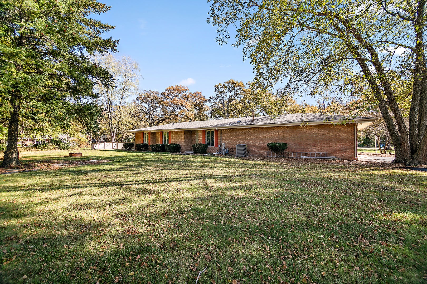 1305 OAKTREE Lane
