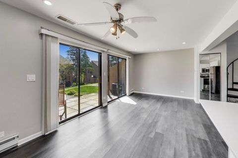 Tiny photo for 22 Jamaica Colony #1, Fox Lake, IL 60020 (MLS # 12631126)