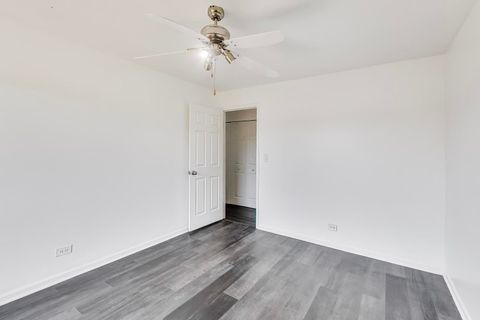 Tiny photo for 22 Jamaica Colony #1, Fox Lake, IL 60020 (MLS # 12631126)