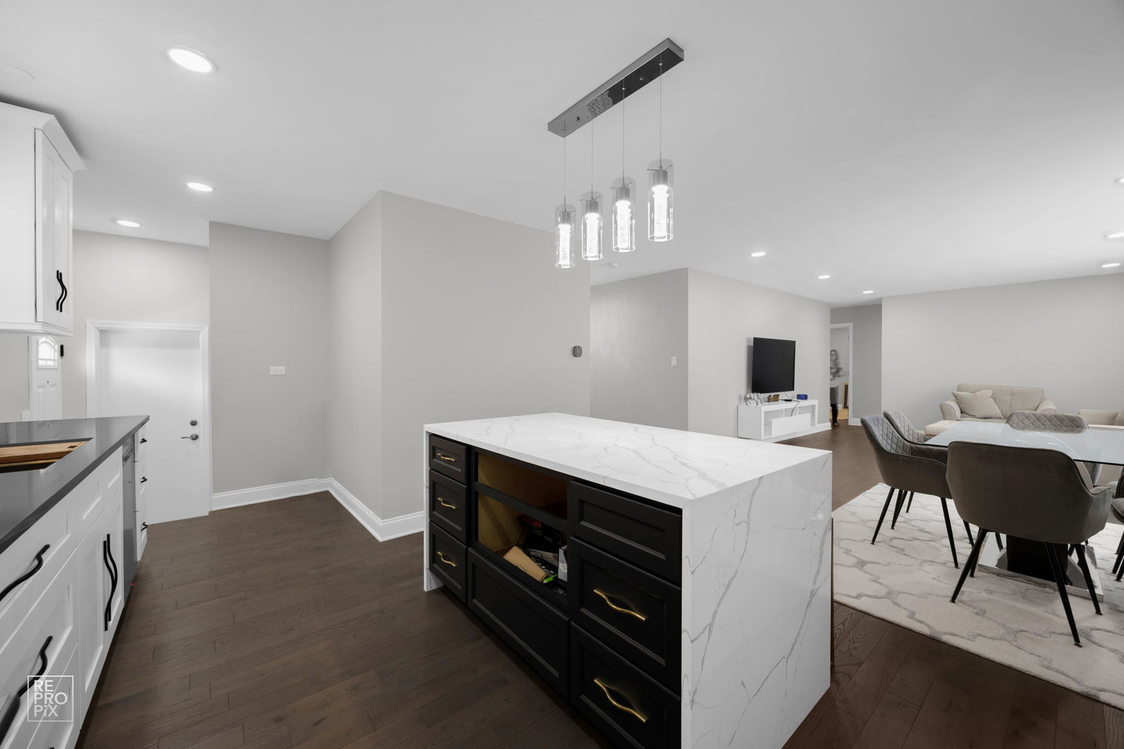 708 W Dresser Drive