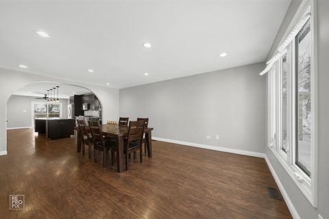 Tiny photo for 7850 Mcvicker Avenue, Burbank, IL 60459 (MLS # 12526559)