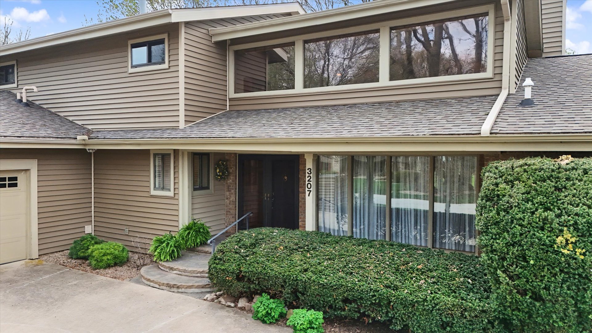 3207 Douglas Woods Drive
