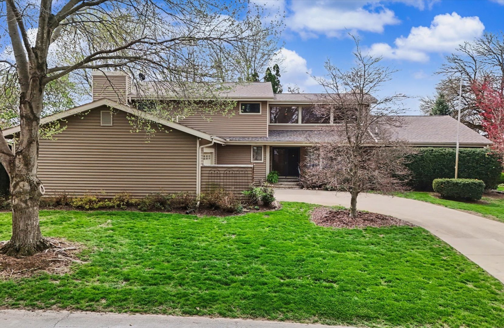 3207 Douglas Woods Drive