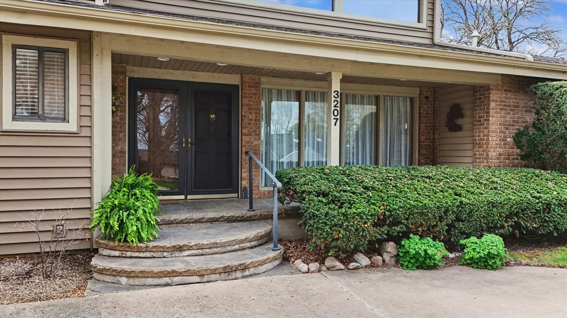 3207 Douglas Woods Drive