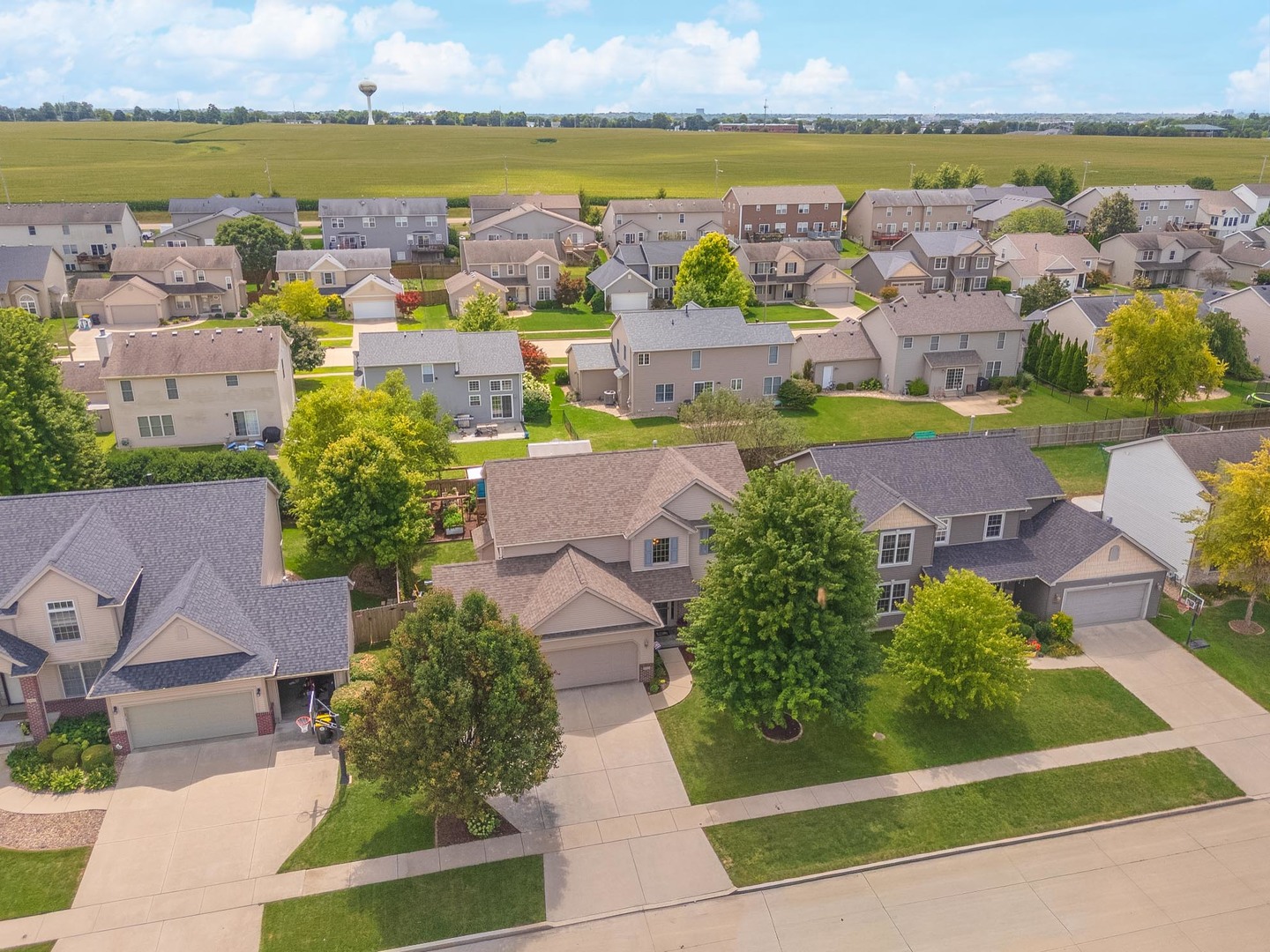 Normal, Illinois 61761, United States, 4 Bedrooms Bedrooms, ,3 BathroomsBathrooms,Residential,Contingent,196201