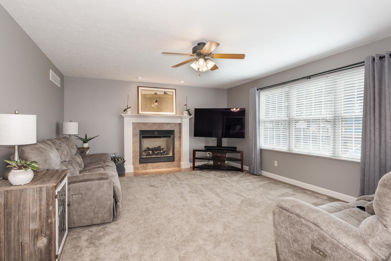 Normal, Illinois 61761, United States, 4 Bedrooms Bedrooms, ,3 BathroomsBathrooms,Residential,Contingent,196201