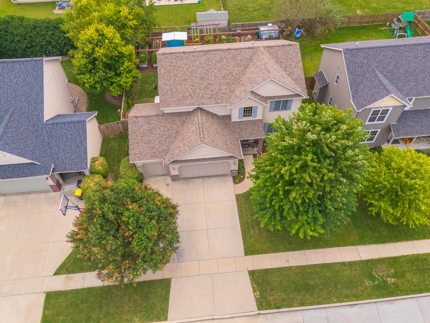 Normal, Illinois 61761, United States, 4 Bedrooms Bedrooms, ,3 BathroomsBathrooms,Residential,Contingent,196201