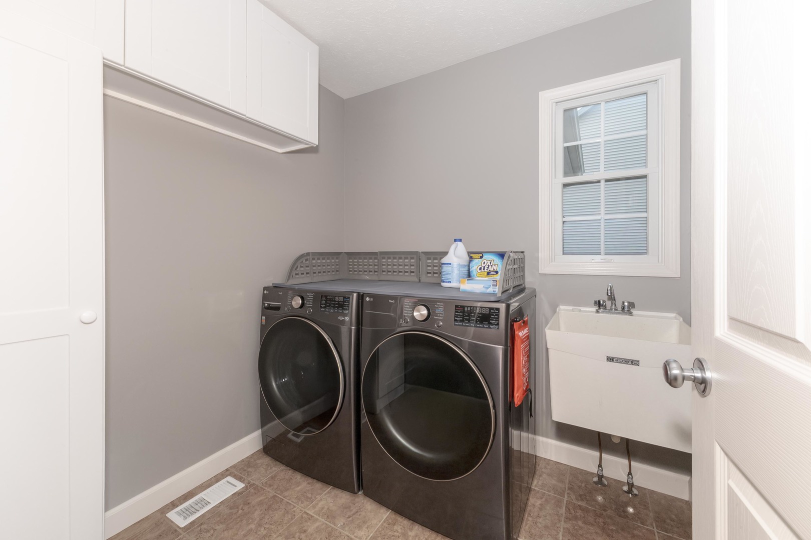 Normal, Illinois 61761, United States, 4 Bedrooms Bedrooms, ,3 BathroomsBathrooms,Residential,Contingent,196201