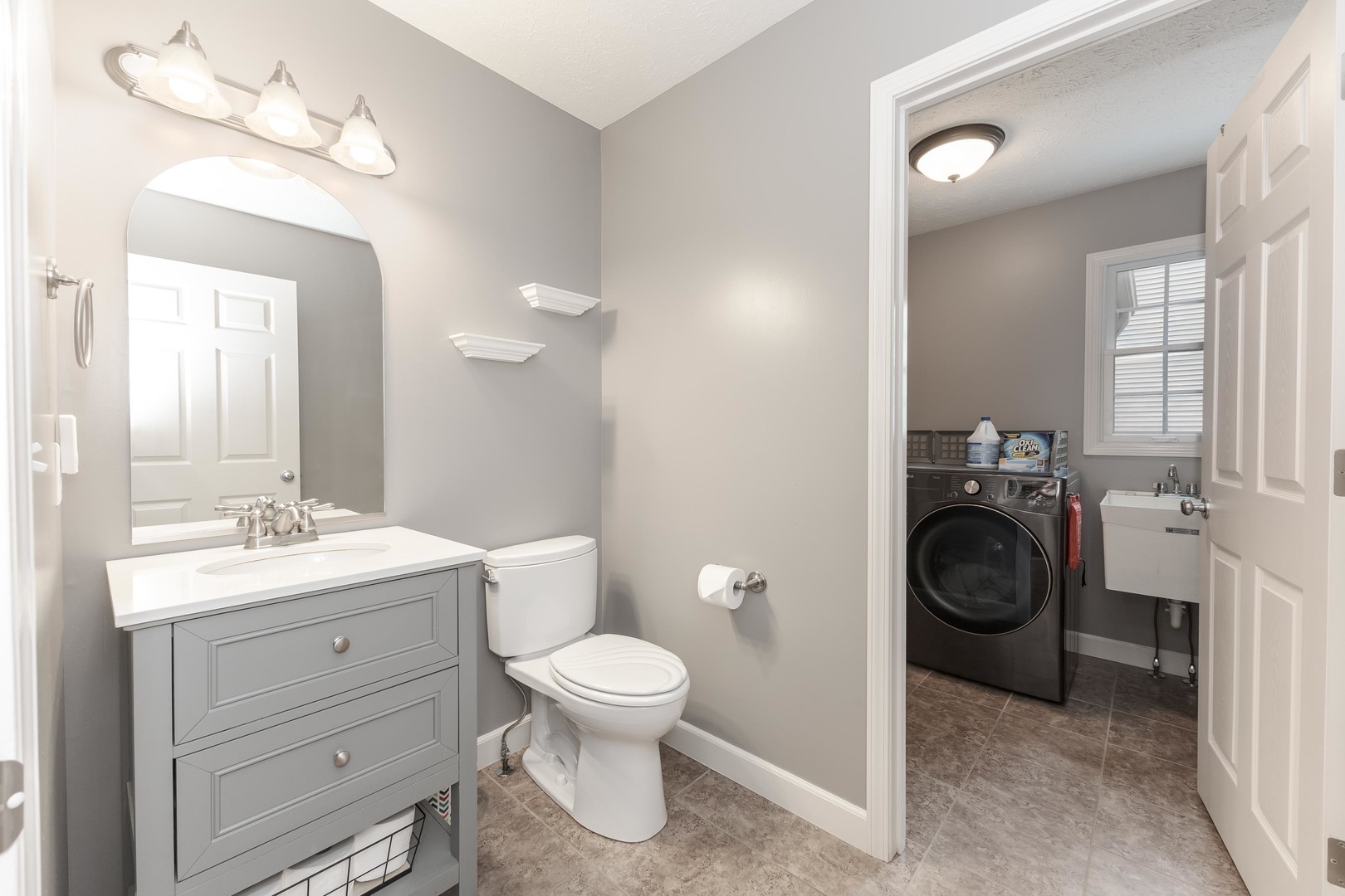 Normal, Illinois 61761, United States, 4 Bedrooms Bedrooms, ,3 BathroomsBathrooms,Residential,Contingent,196201