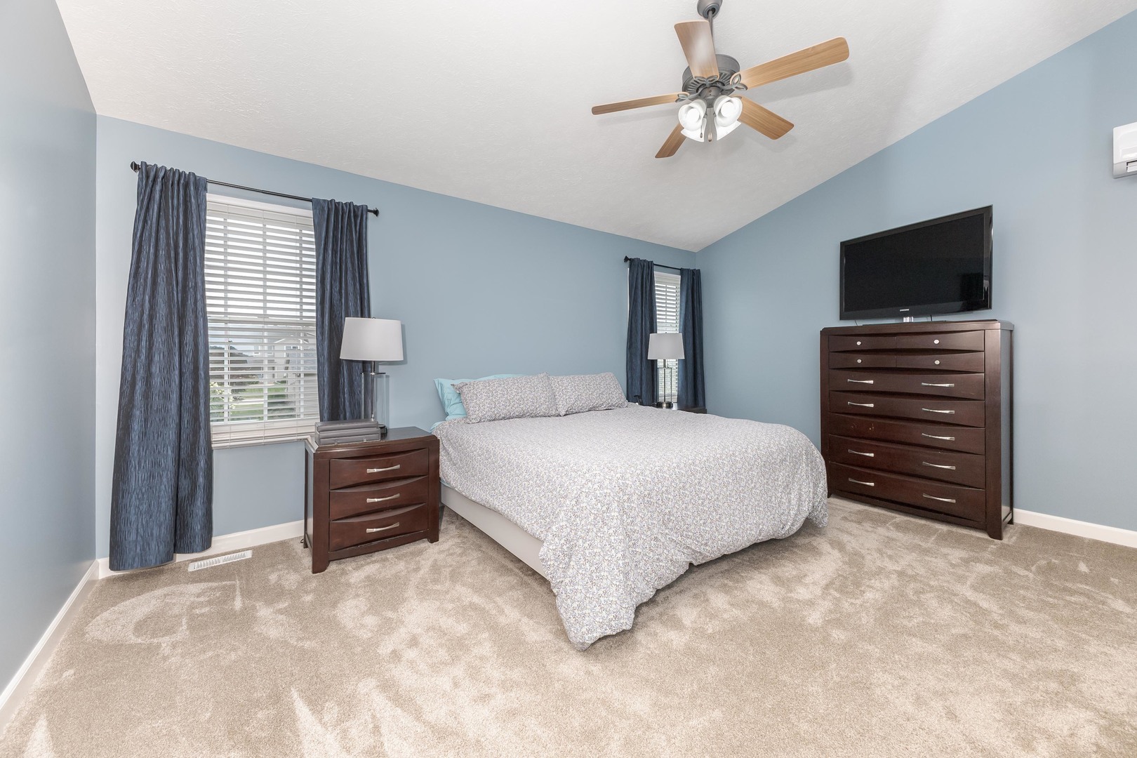 Normal, Illinois 61761, United States, 4 Bedrooms Bedrooms, ,3 BathroomsBathrooms,Residential,Contingent,196201