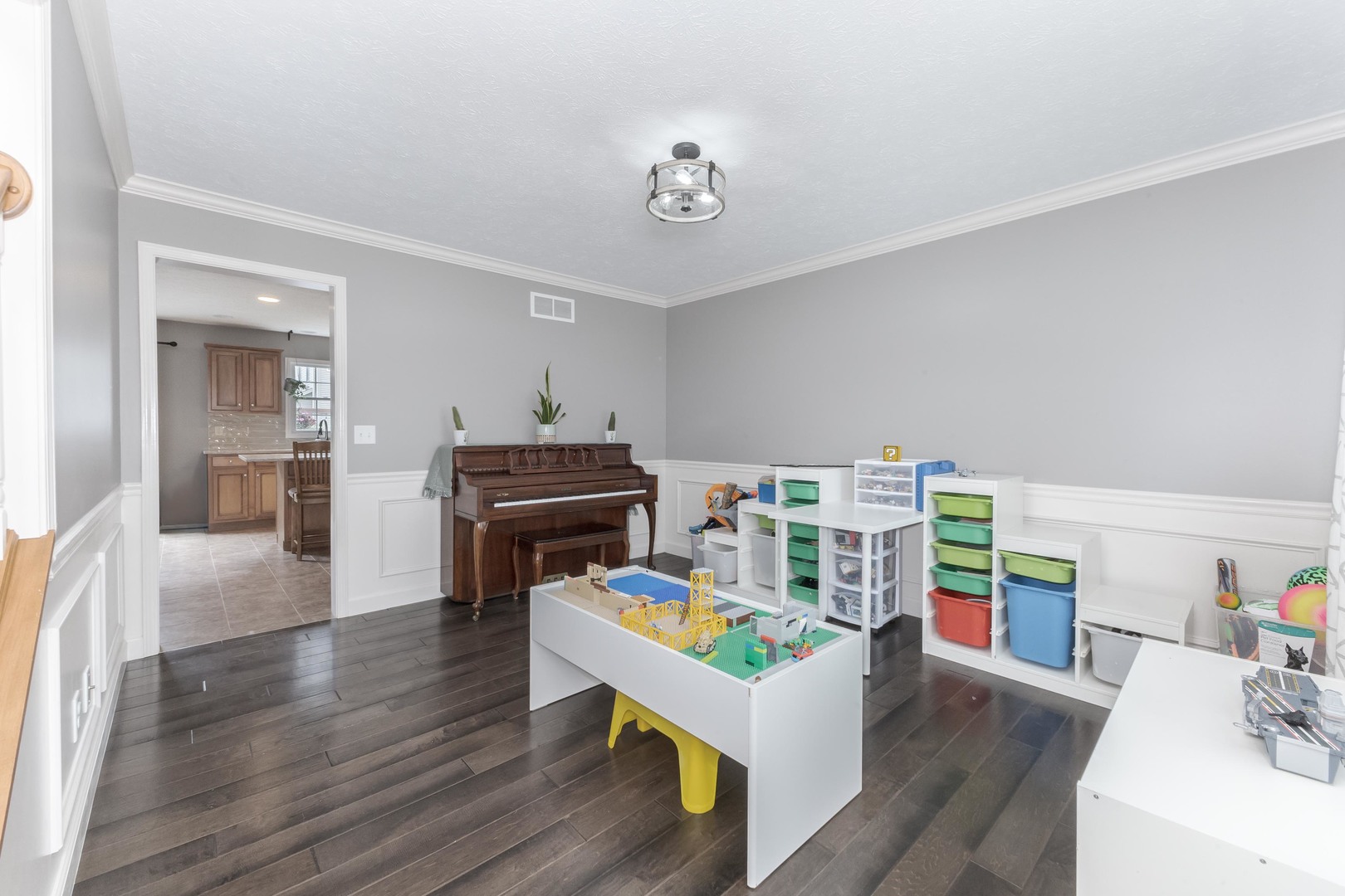 Normal, Illinois 61761, United States, 4 Bedrooms Bedrooms, ,3 BathroomsBathrooms,Residential,Contingent,196201