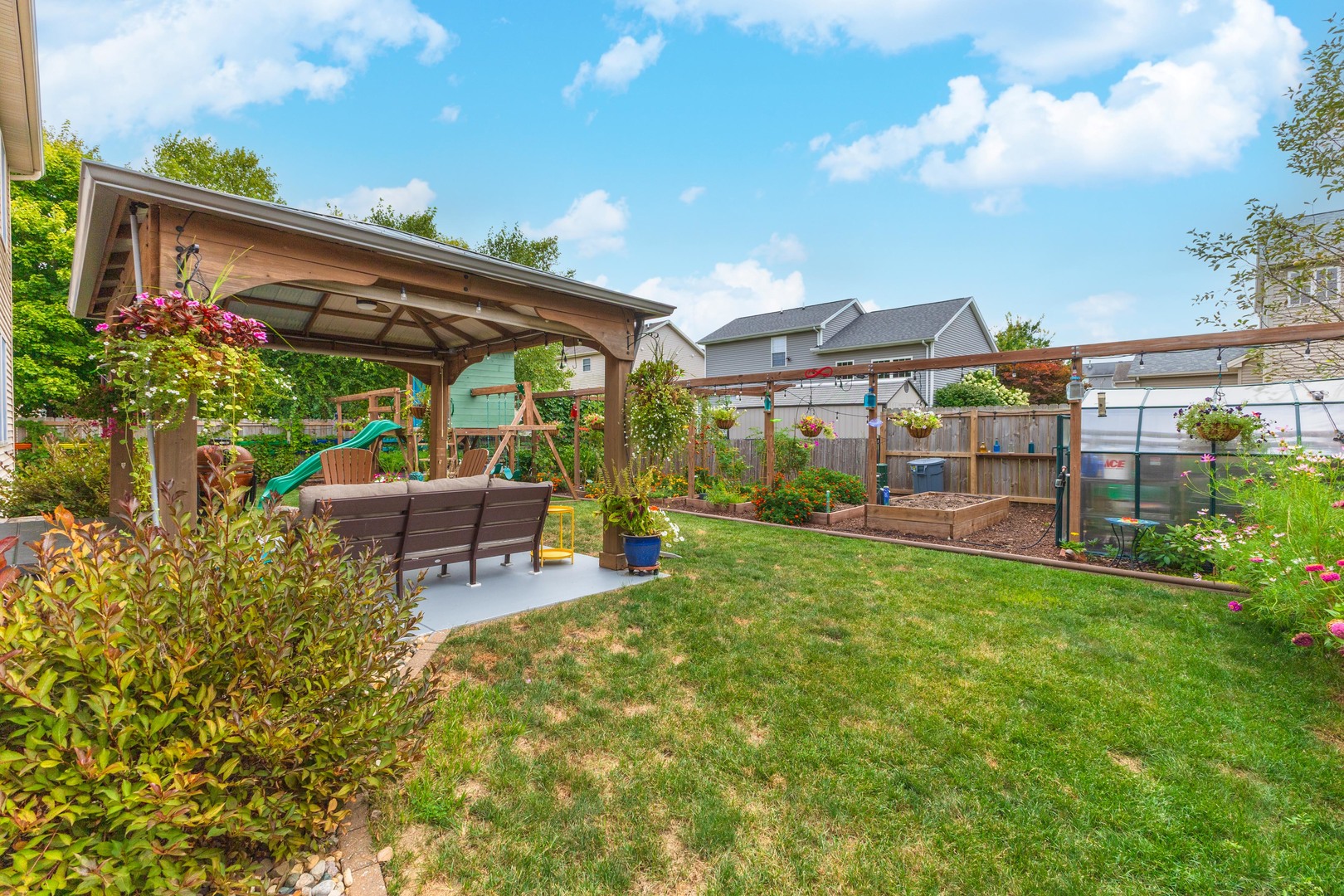 Normal, Illinois 61761, United States, 4 Bedrooms Bedrooms, ,3 BathroomsBathrooms,Residential,Contingent,196201