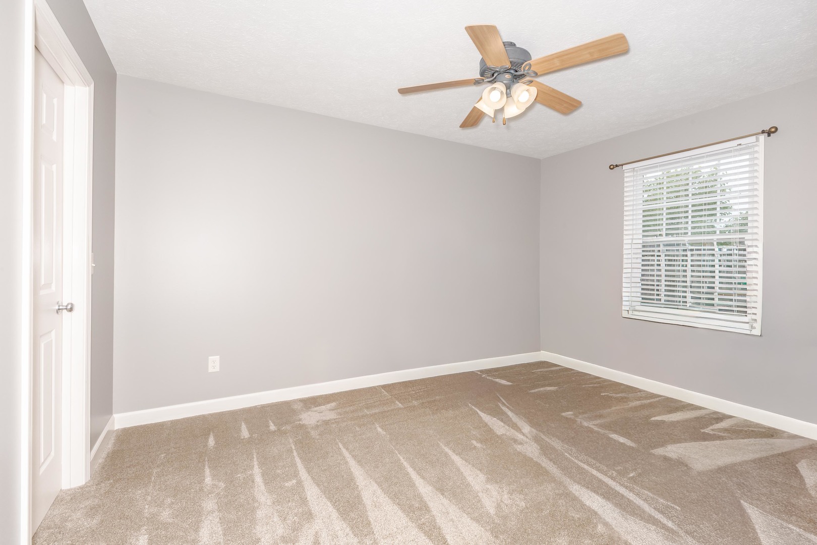 Normal, Illinois 61761, United States, 4 Bedrooms Bedrooms, ,3 BathroomsBathrooms,Residential,Contingent,196201