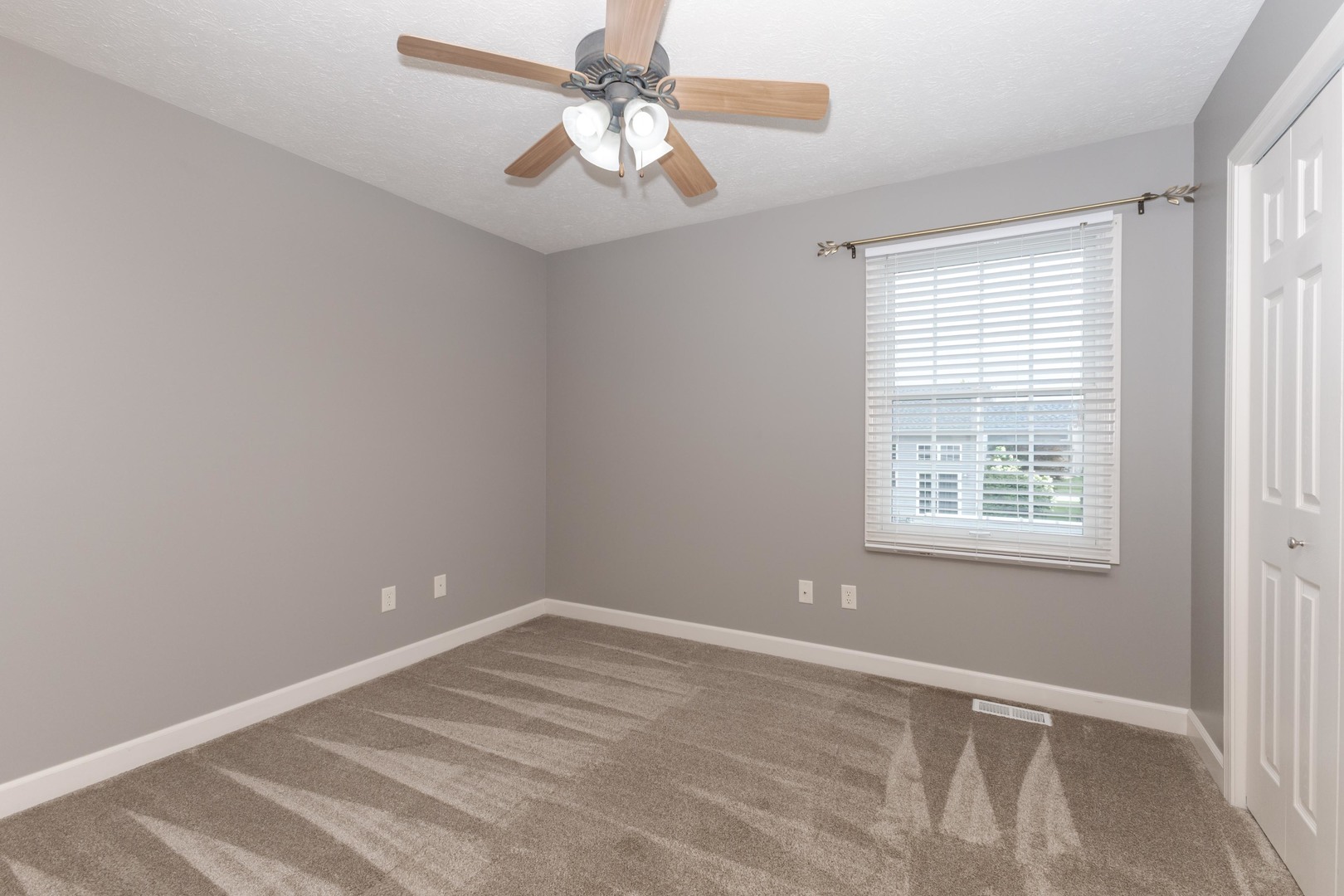 Normal, Illinois 61761, United States, 4 Bedrooms Bedrooms, ,3 BathroomsBathrooms,Residential,Contingent,196201