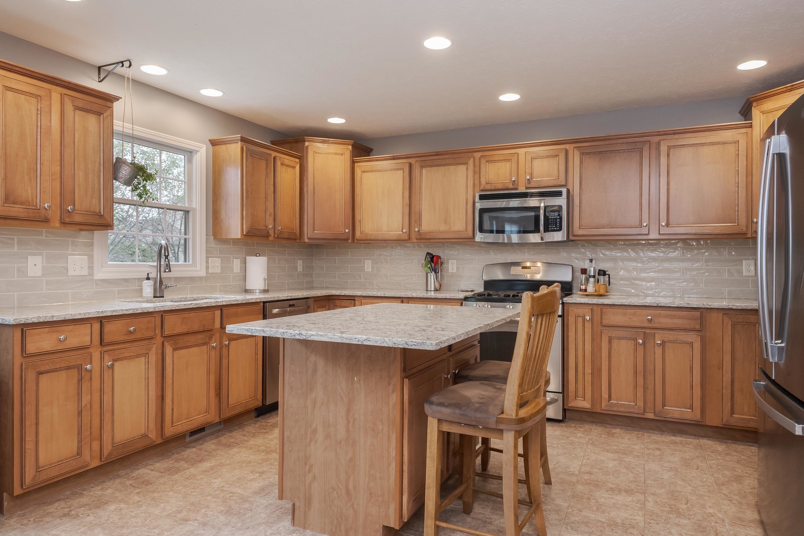 Normal, Illinois 61761, United States, 4 Bedrooms Bedrooms, ,3 BathroomsBathrooms,Residential,Contingent,196201