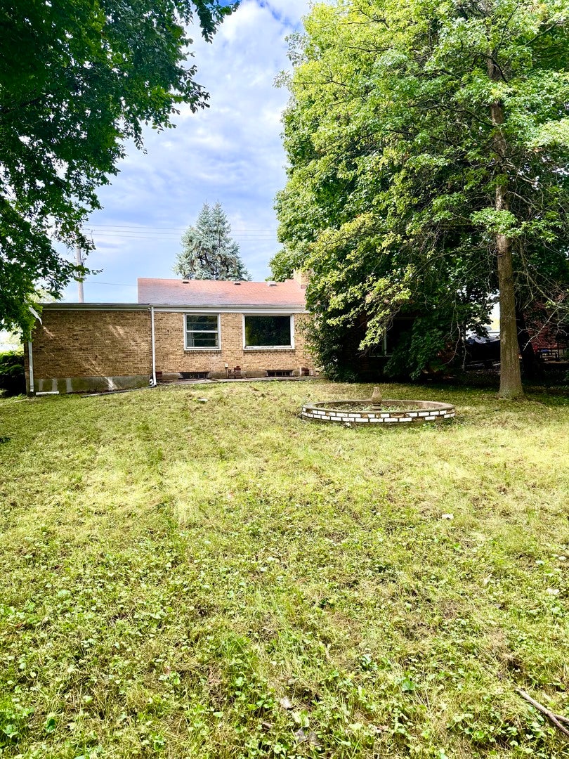 1N649 Main Street
