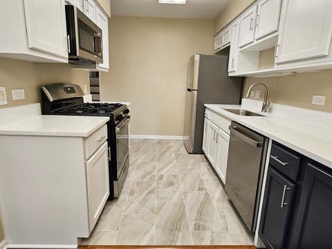 Tiny photo for 210 Redwood Court, Vernon Hills, IL 60061 (MLS # 12732908)