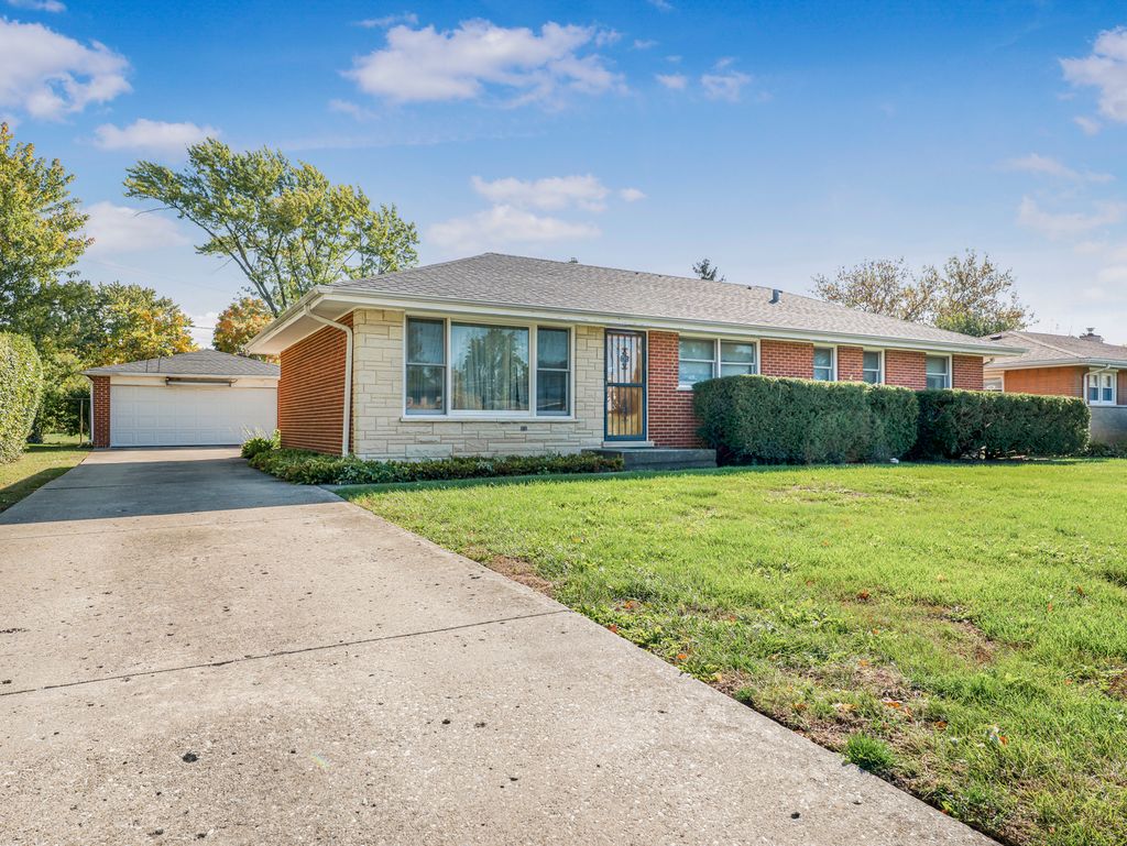 Photo for 461 Springhill Drive, Roselle, IL 60172 (MLS # 12480713)