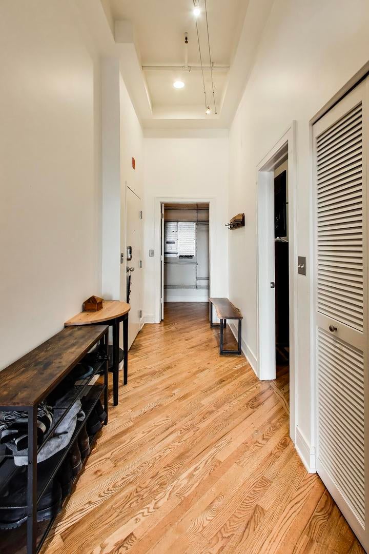1400 N Milwaukee Avenue 305