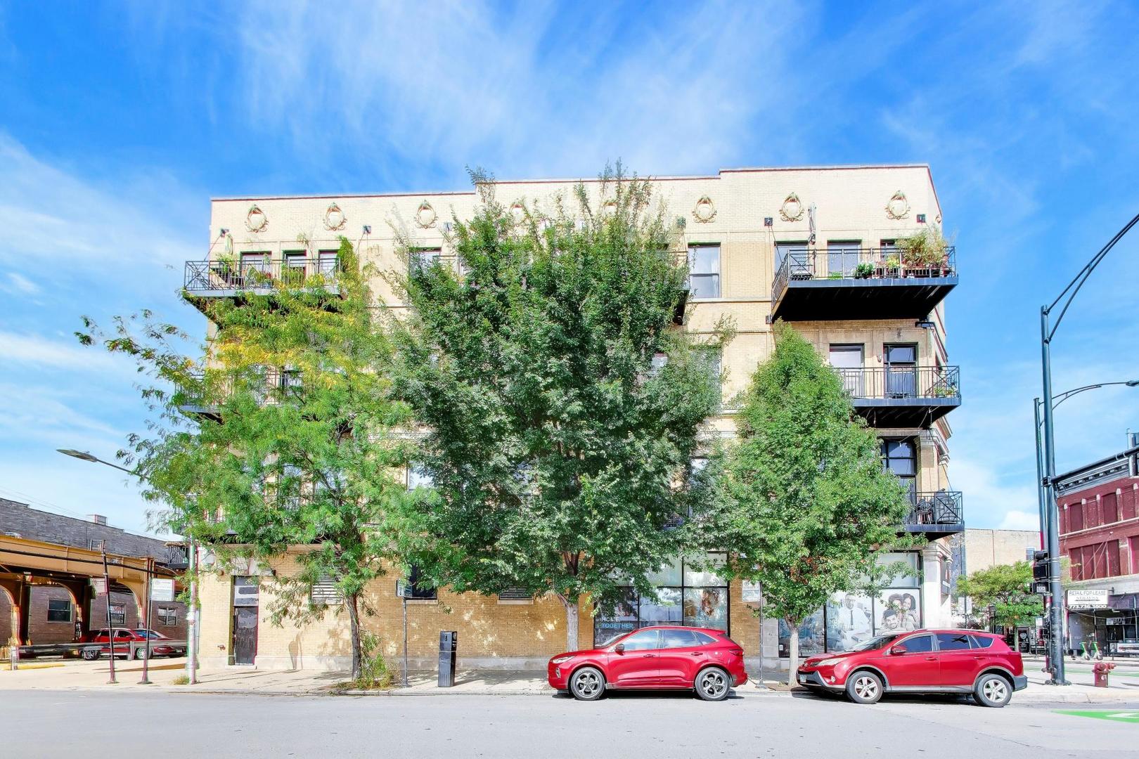 1400 N Milwaukee Avenue 305