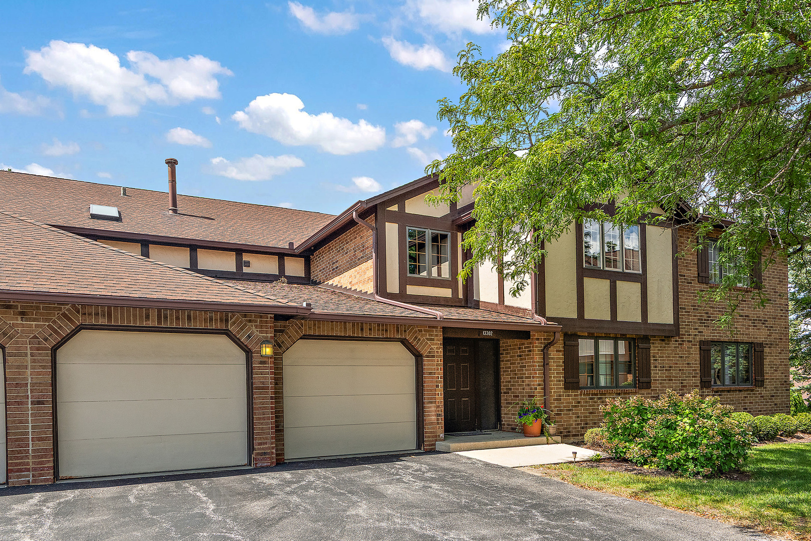 13302 S OAKVIEW Court 1FR