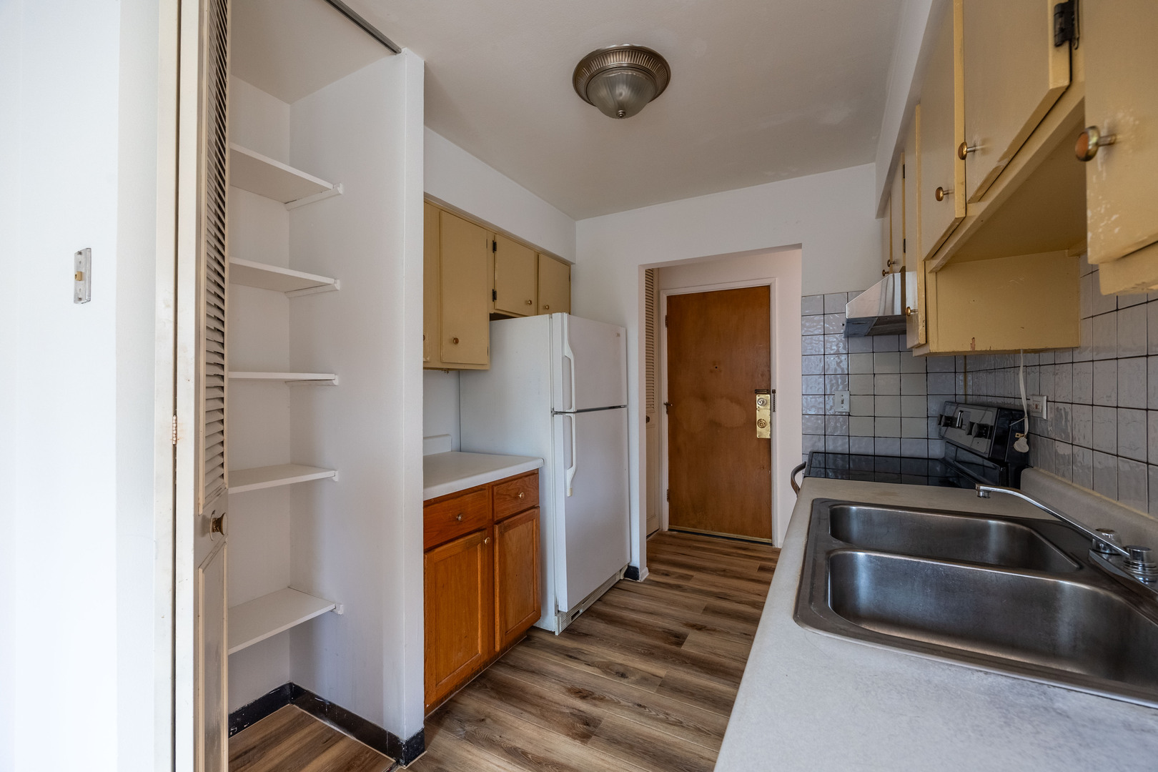 6250 N Kenmore Avenue 305