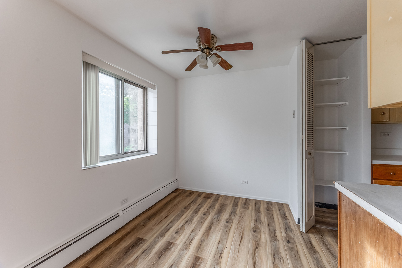 6250 N Kenmore Avenue 305