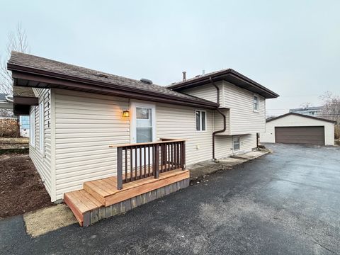 Tiny photo for 4018 N Cass Avenue, Westmont, IL 60559 (MLS # 12585102)