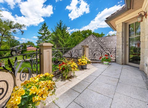 Tiny photo for 1009 Kings Lane, Glenview, IL 60025 (MLS # 12703357)
