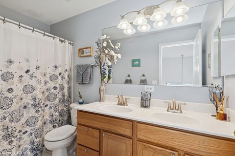 Tiny photo for 31577 N Clearwater Drive, Lakemoor, IL 60051 (MLS # 12422248)